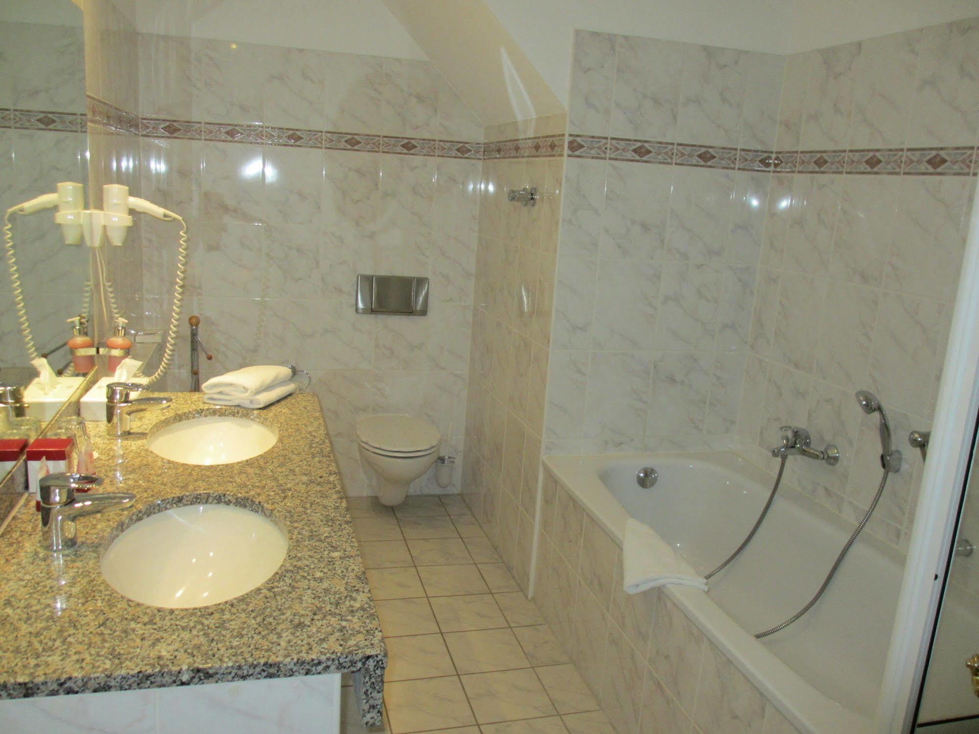 Seehotel Schloss Klink Dış mekan fotoğraf